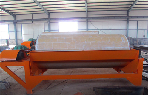 小型磁選機(jī)，生產(chǎn)中發(fā)揮小型磁選機(jī)的工作效率_輥式生產(chǎn)中發(fā)揮小型磁選機(jī)的工作效率_磁塊如何排列