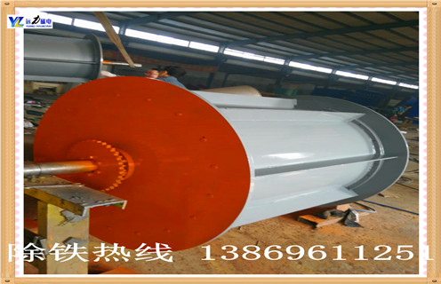 全磁　遠力磁電生產(chǎn)的全磁滾筒通常安裝在輸送帶端頭上，使用環(huán)境更適用于大批量的礦石，谷物，沙子，砂礫，塑料，木材，碎玻璃，廢料等干性物料中的跟大含量的鐵屑，鐵片，鐵塊或者其他鐵磁性物料自動分離。